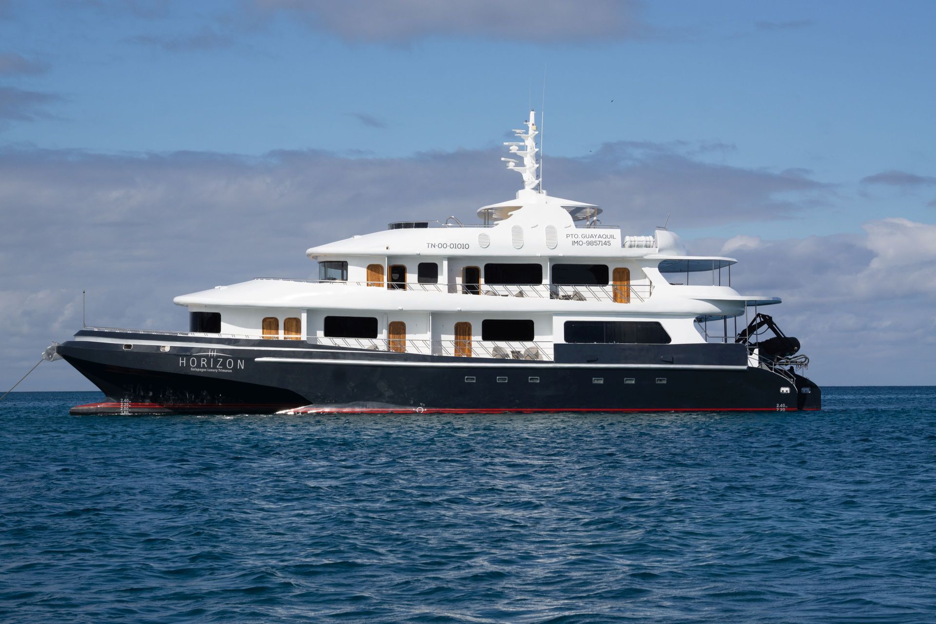TRIMARAN HORIZON YACHT