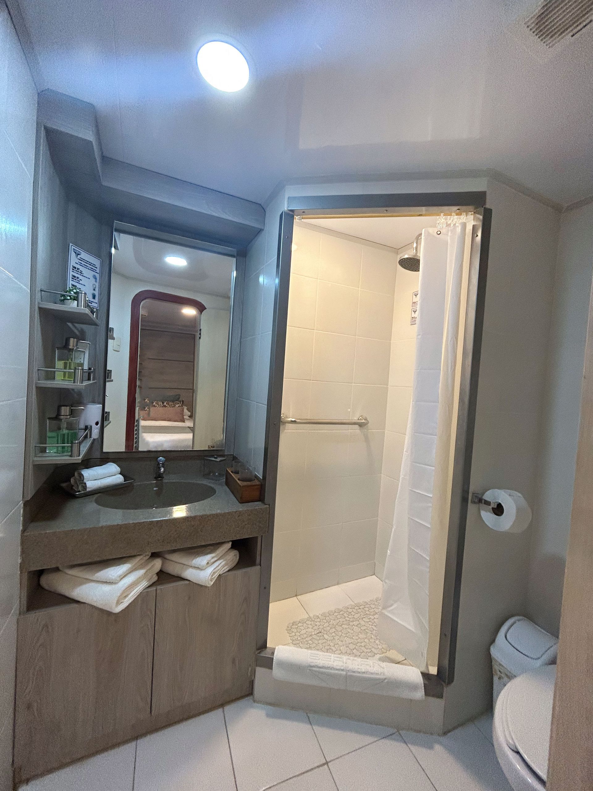 SUITE CABIN - UPPER DECK
