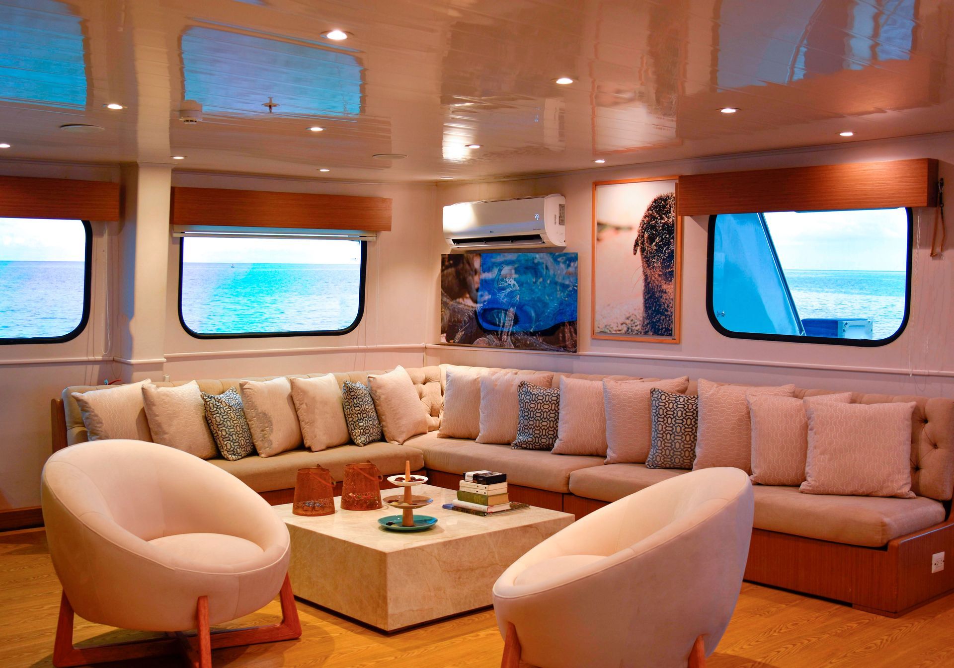 MAIN DECK