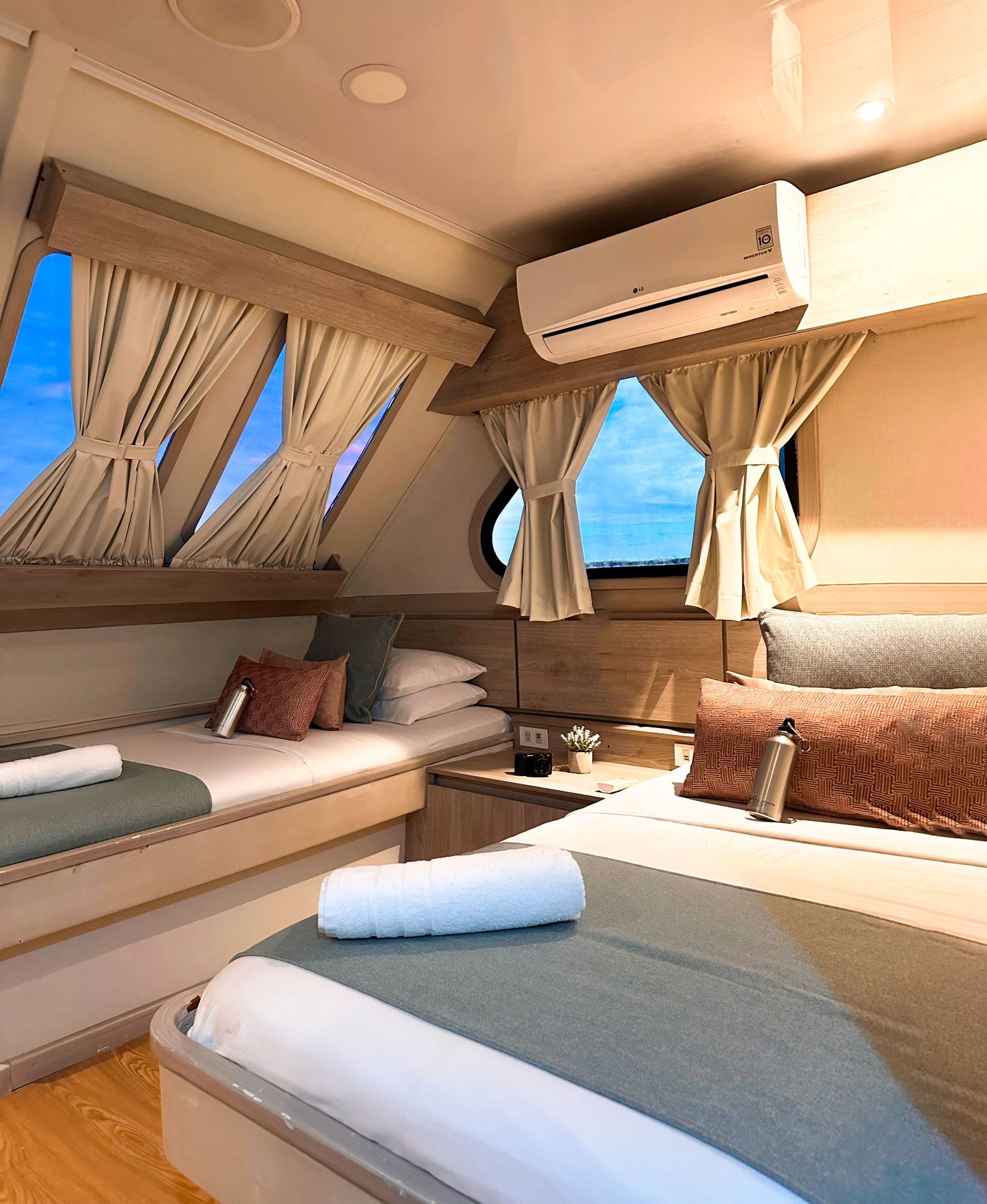 TWIN CABIN - MAIN DECK